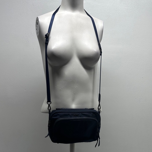 Tumi Voyageur Luanda Flight Bag Crossbody Adjustable Strap Nylon Purse Navy Blue - Picture 2 of 11